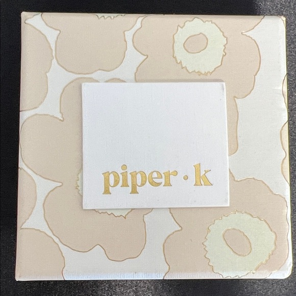 Piper K | Floral Hoop Earrings ✨ - Picture 2 of 7